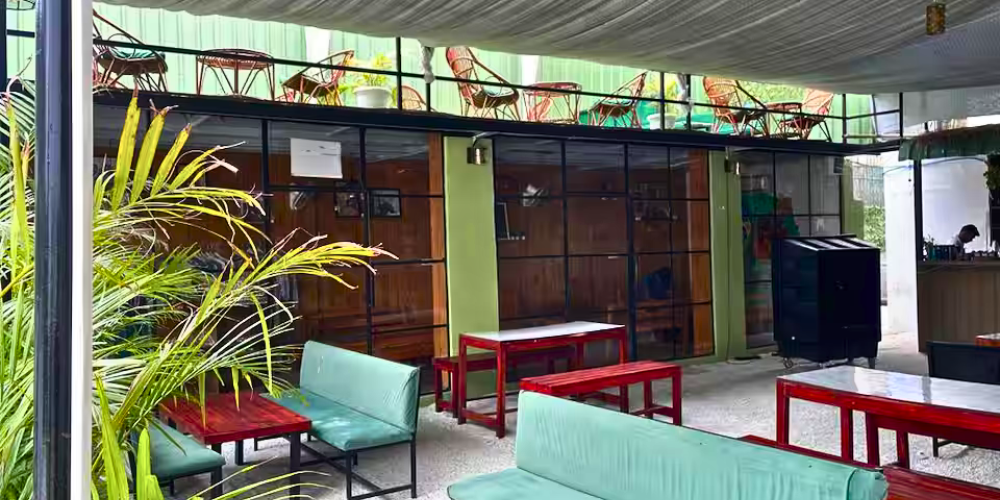 The White Town Cafe And Rostro